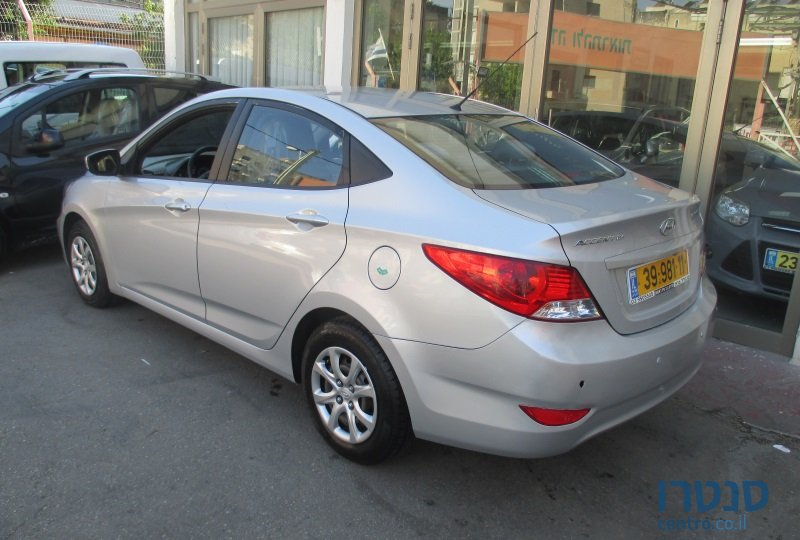 2012' Hyundai i25 photo #2