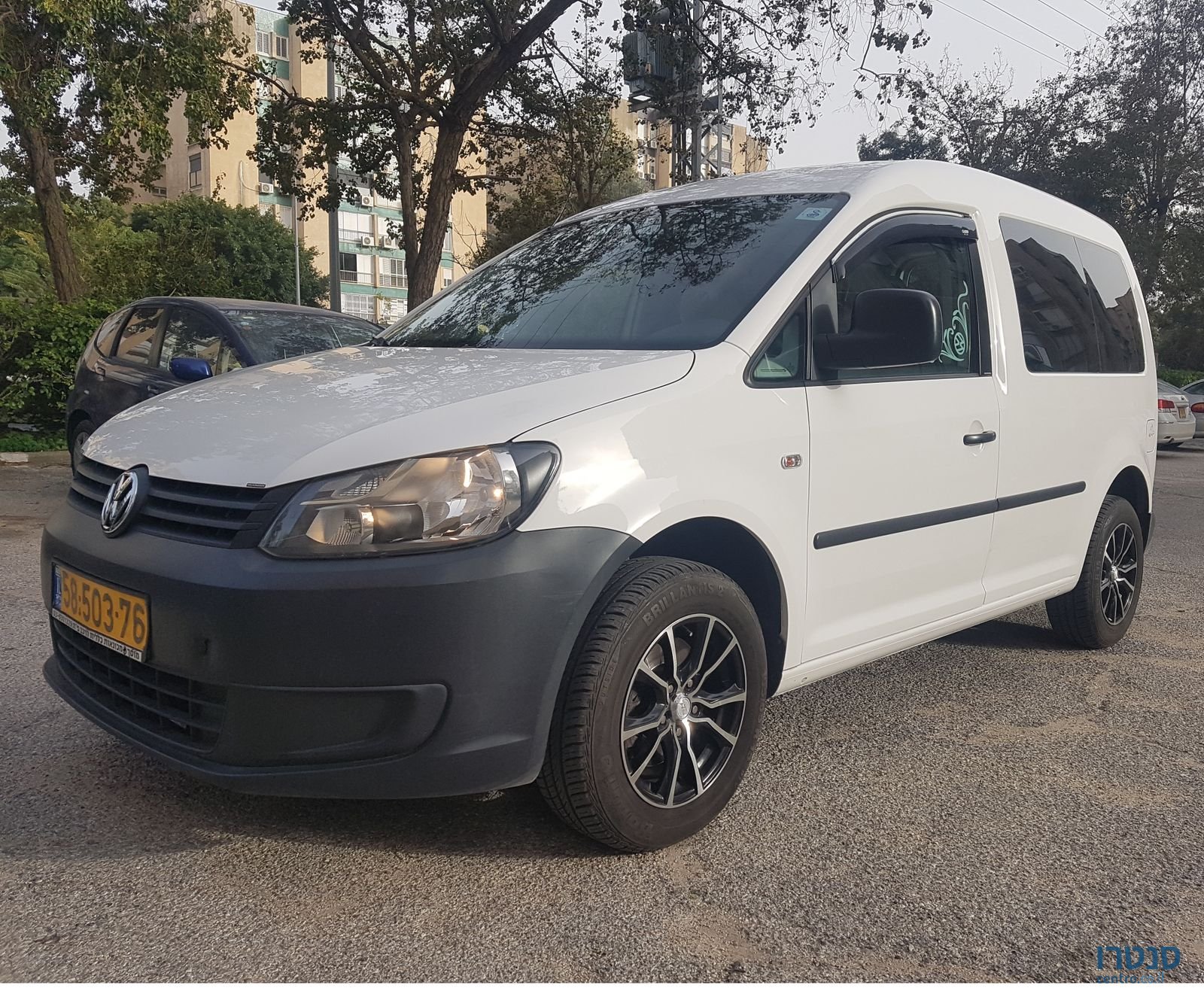 2011' Volkswagen Caddy photo #2