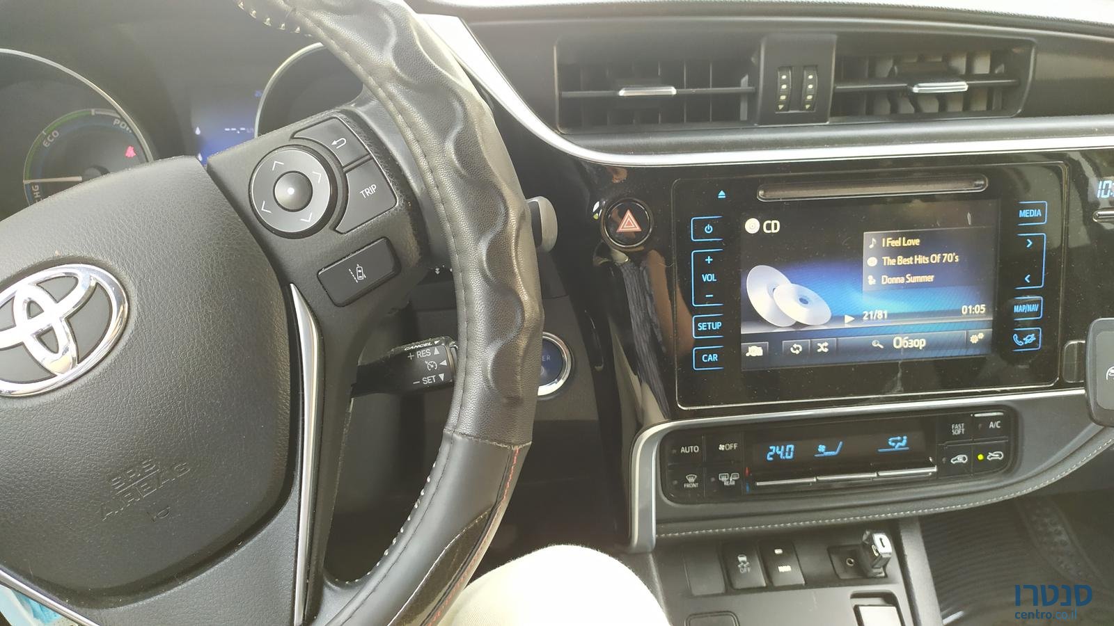 2017' Toyota Auris Гибрид photo #2