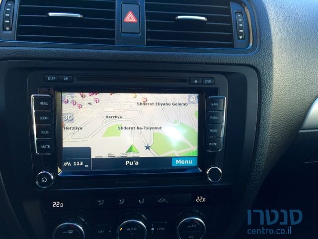 2013' Volkswagen Jetta TSI photo #3