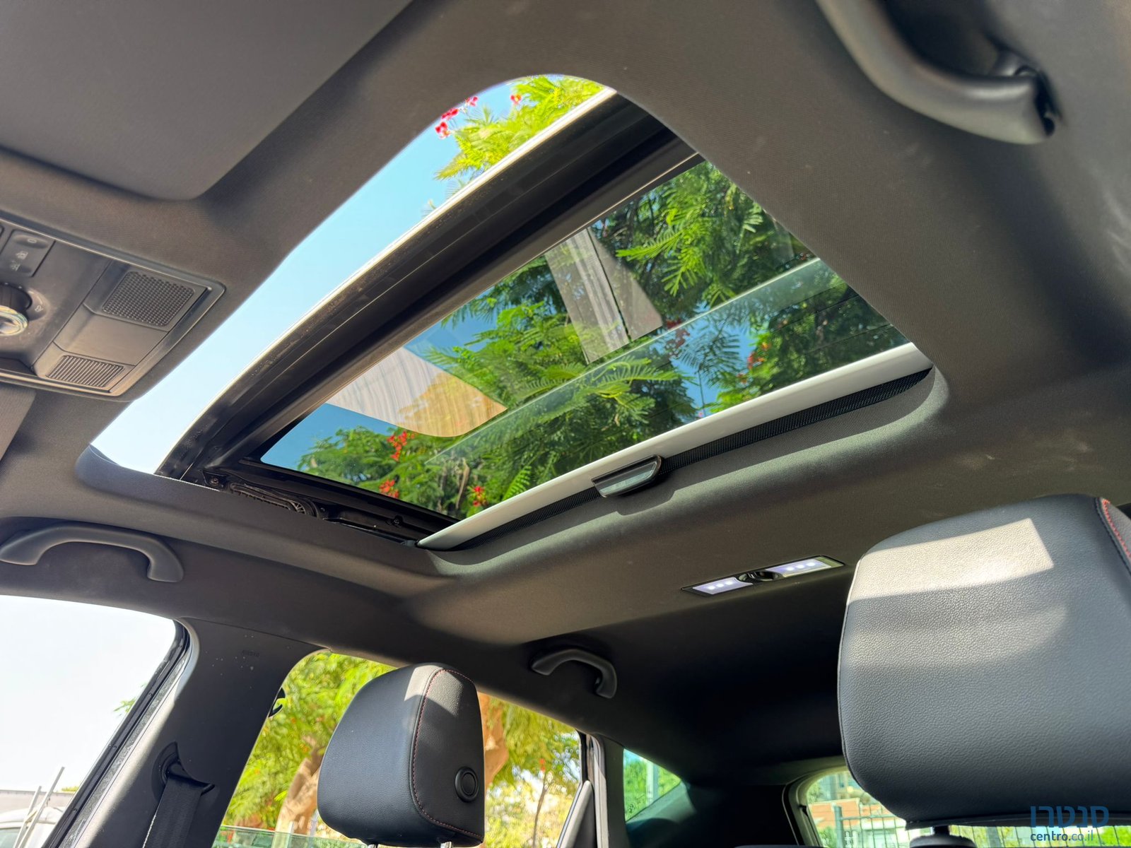 2019' SEAT Leon FR photo #6