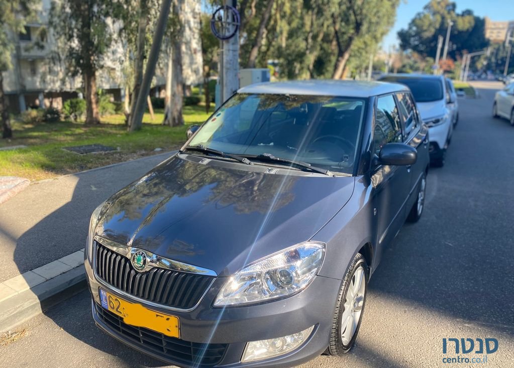 2011' Skoda Fabia סקודה פאביה photo #1