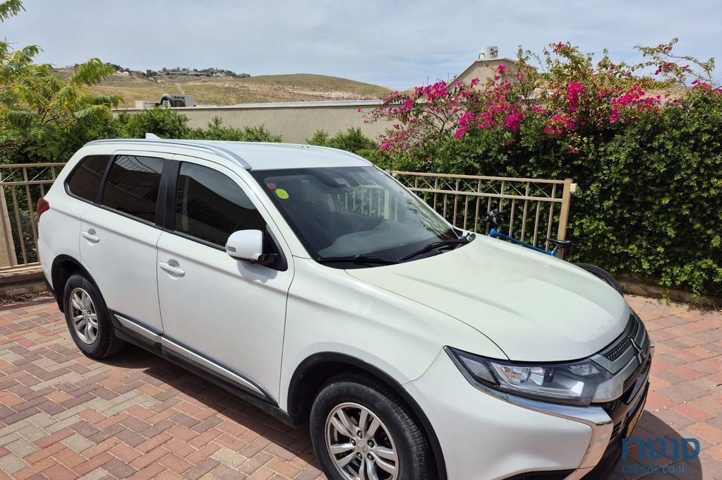2020' Mitsubishi Outlander מיצובישי אאוטלנדר photo #4