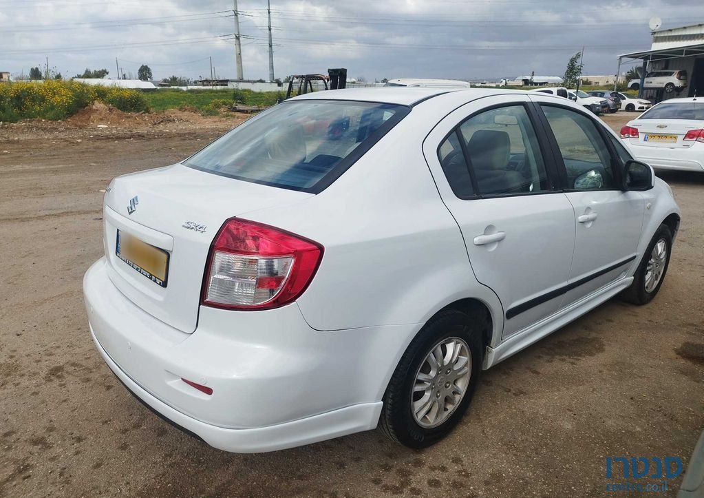 2010' Suzuki SX4 סוזוקי photo #3