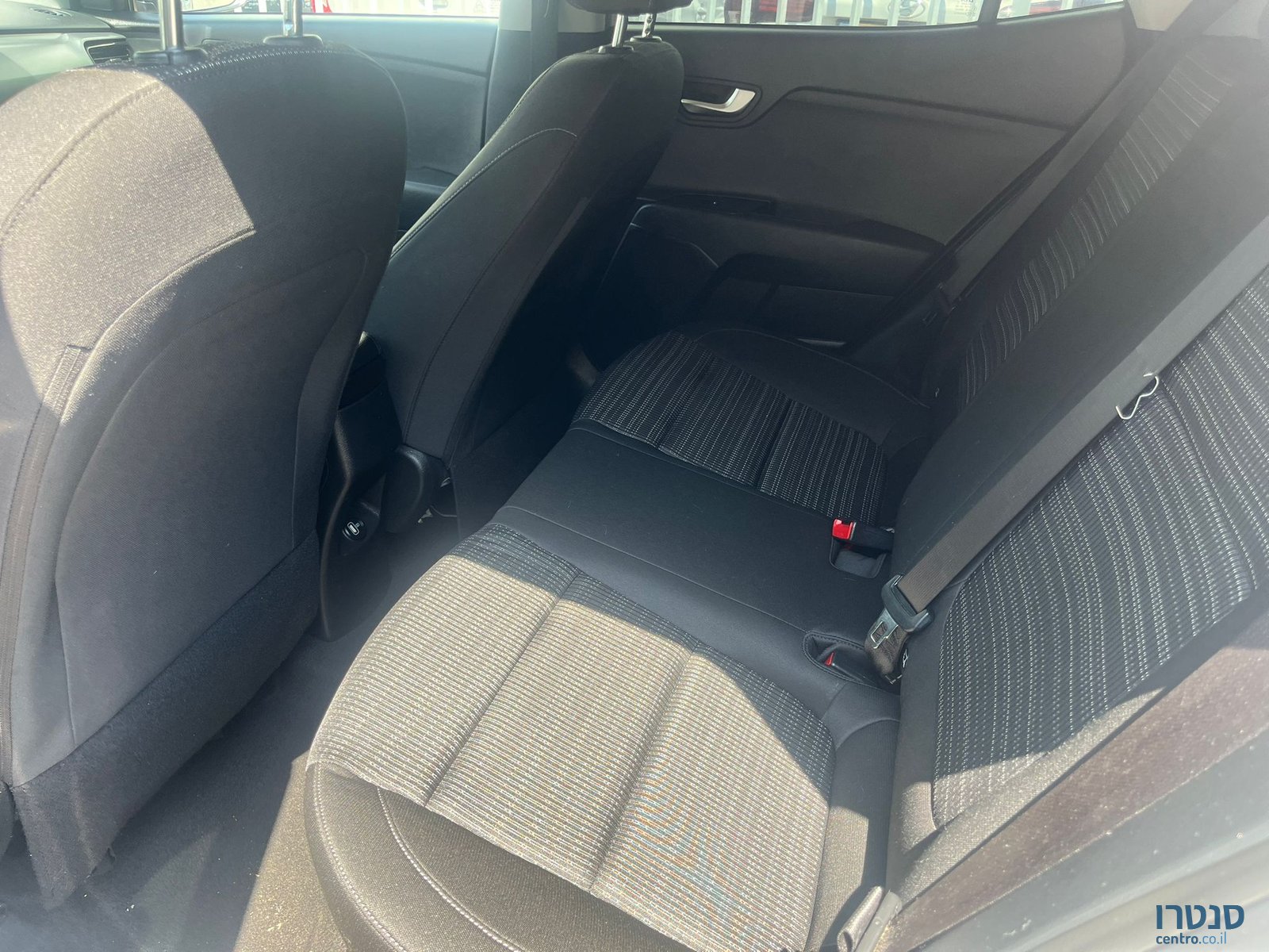 2022' Kia Stonic photo #3