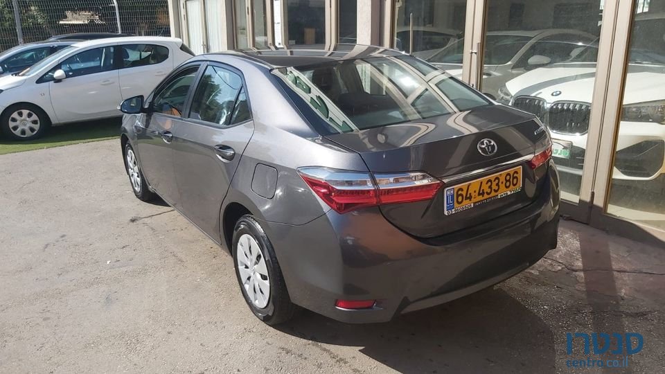 2017' Toyota Corolla photo #2