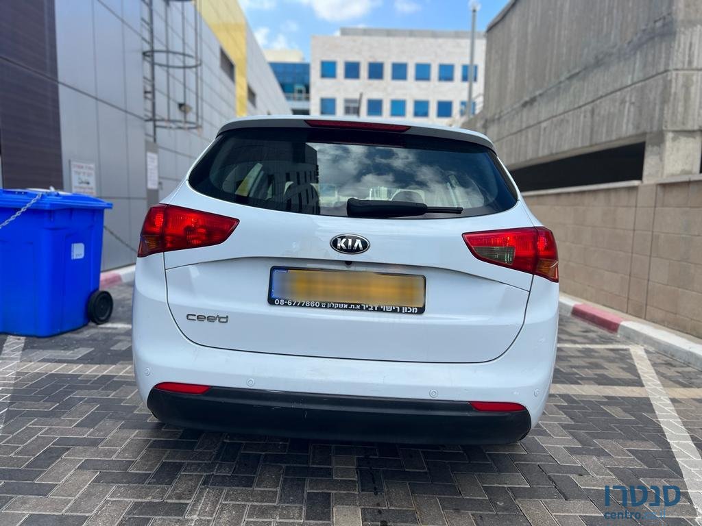 2015' Kia Ceed photo #4