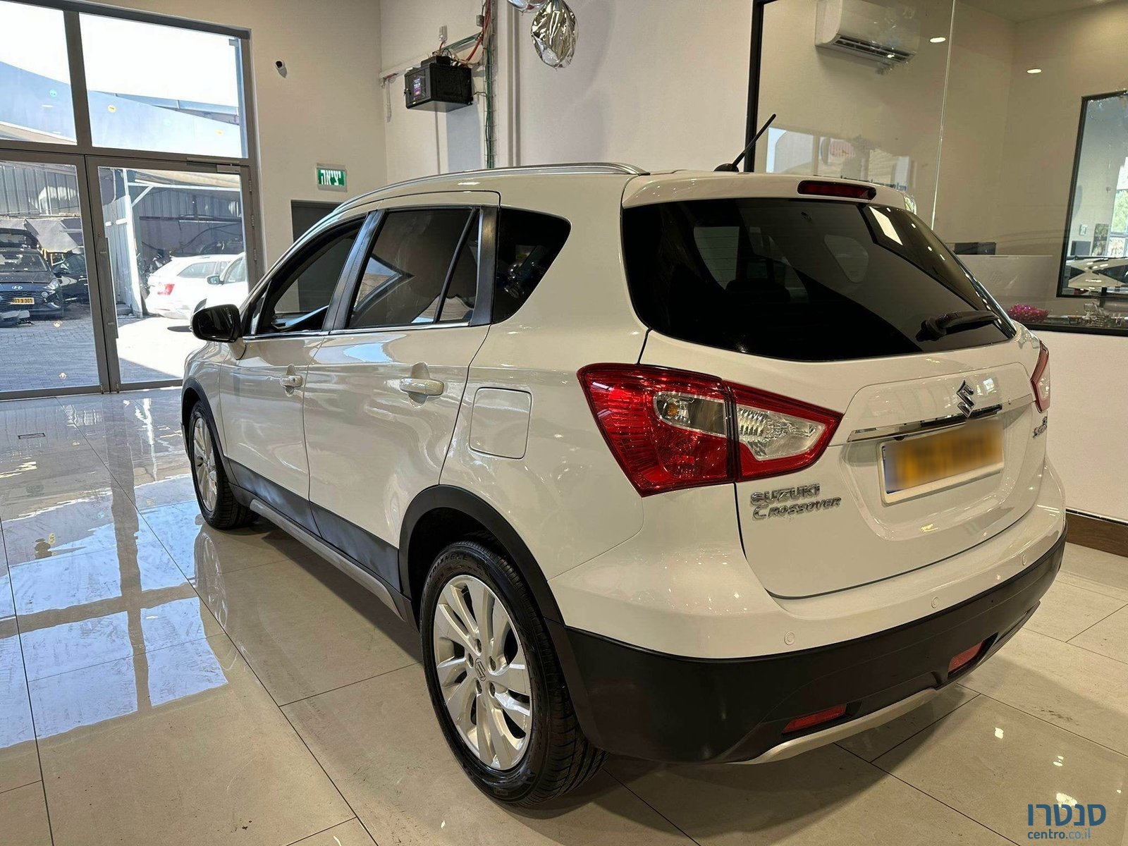 2019' Suzuki SX4 photo #4