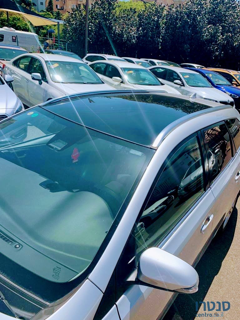 2016' Toyota Auris photo #4