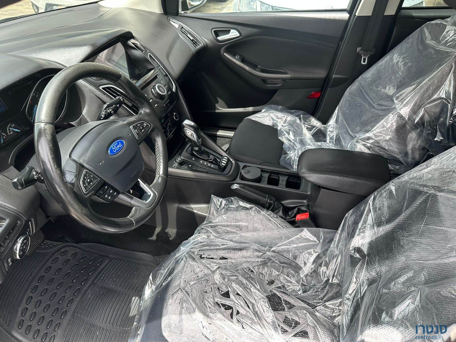 2016' Ford Focus photo #5