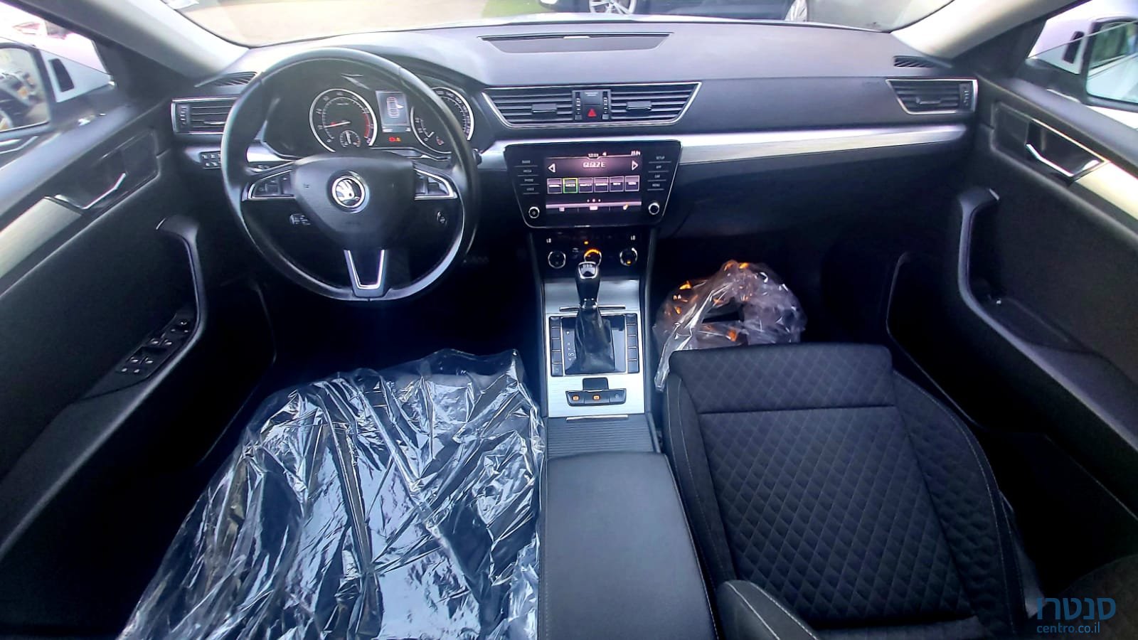 2020' Skoda Superb Business photo #5