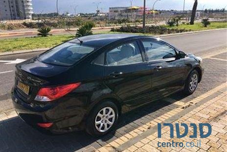 2011' Hyundai i25 photo #2