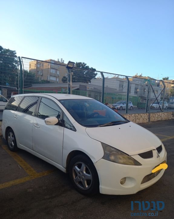 2010' Mitsubishi Grandis מיצובישי גרנדיס photo #5