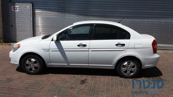 2009' Hyundai Accent photo #1