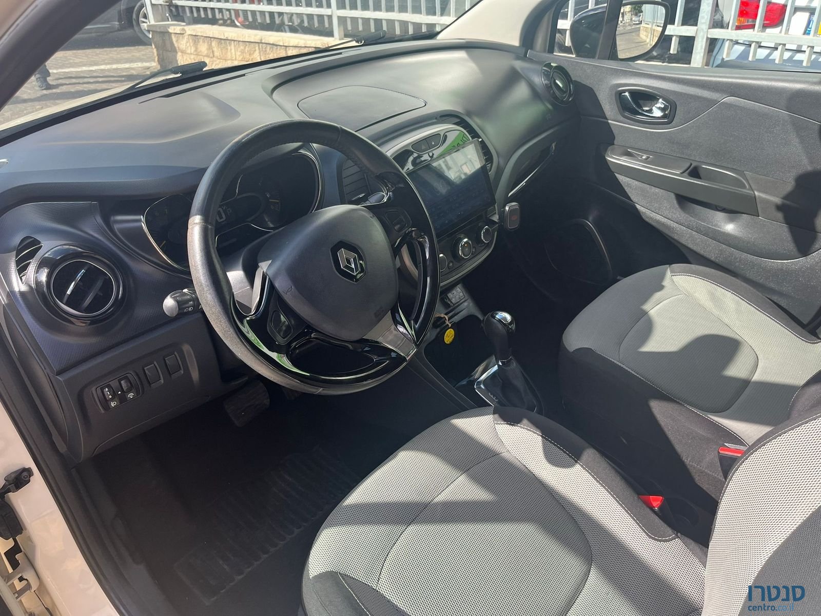 2015' Renault Captur photo #3