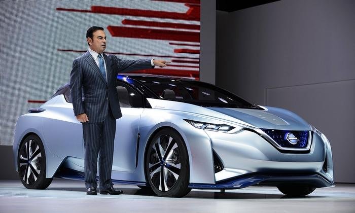 Nissan's Ghosn, with the IDS concept in Tokyo