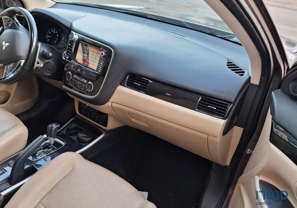 2017' Mitsubishi Outlander מיצובישי אאוטלנדר photo #2