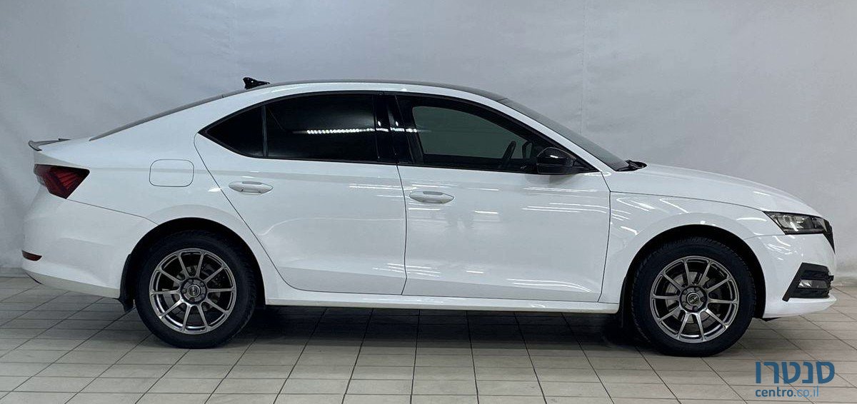 2021' Skoda Octavia photo #3