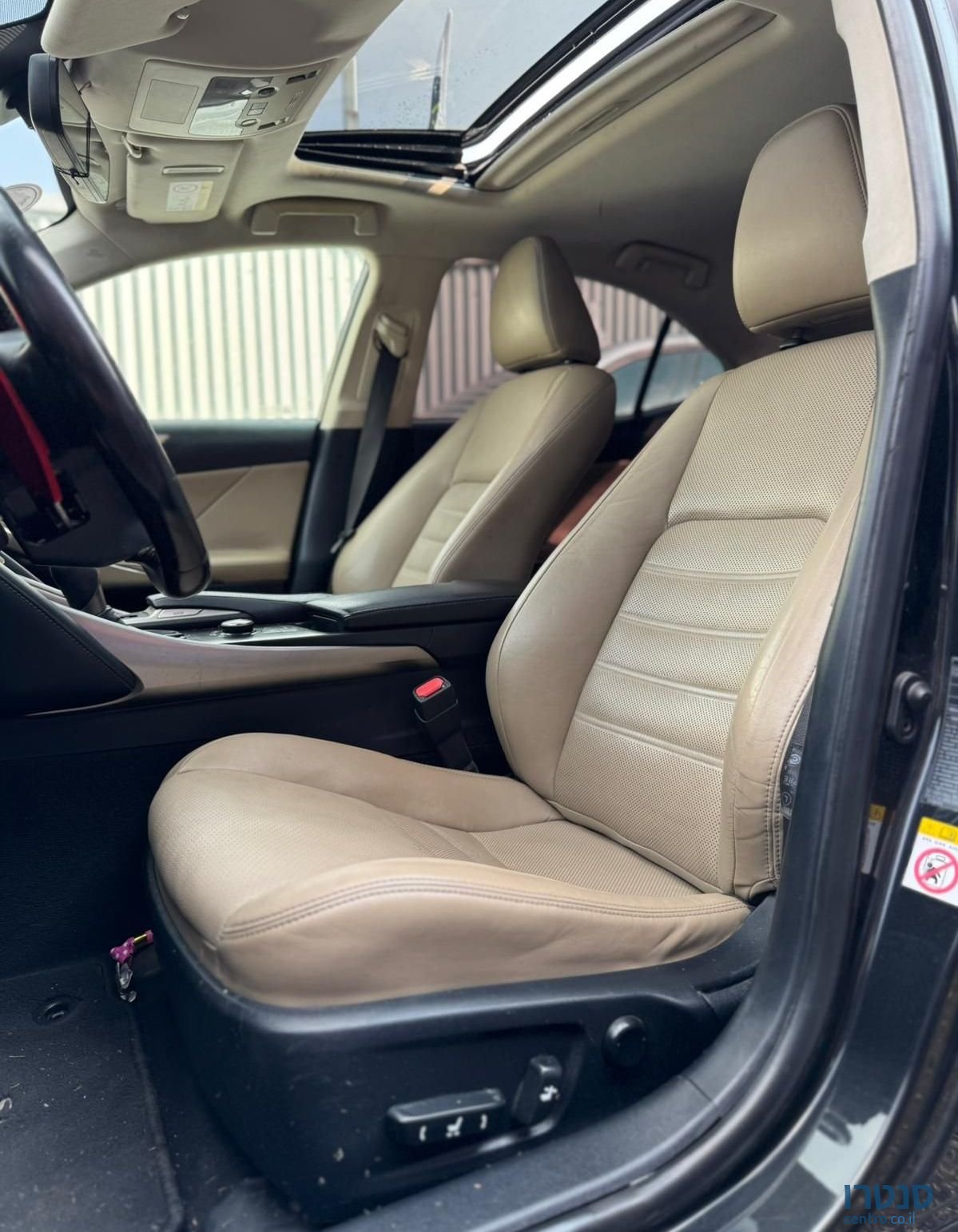 2018' Lexus IS לקסוס photo #3