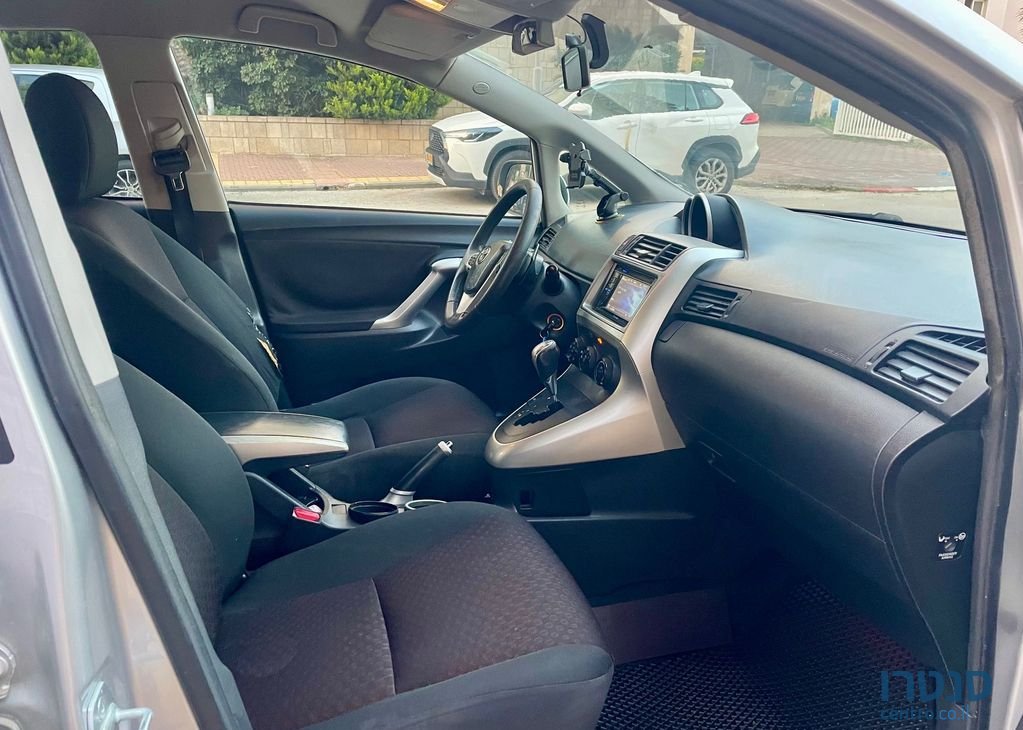 2010' Toyota Verso טויוטה ורסו photo #2