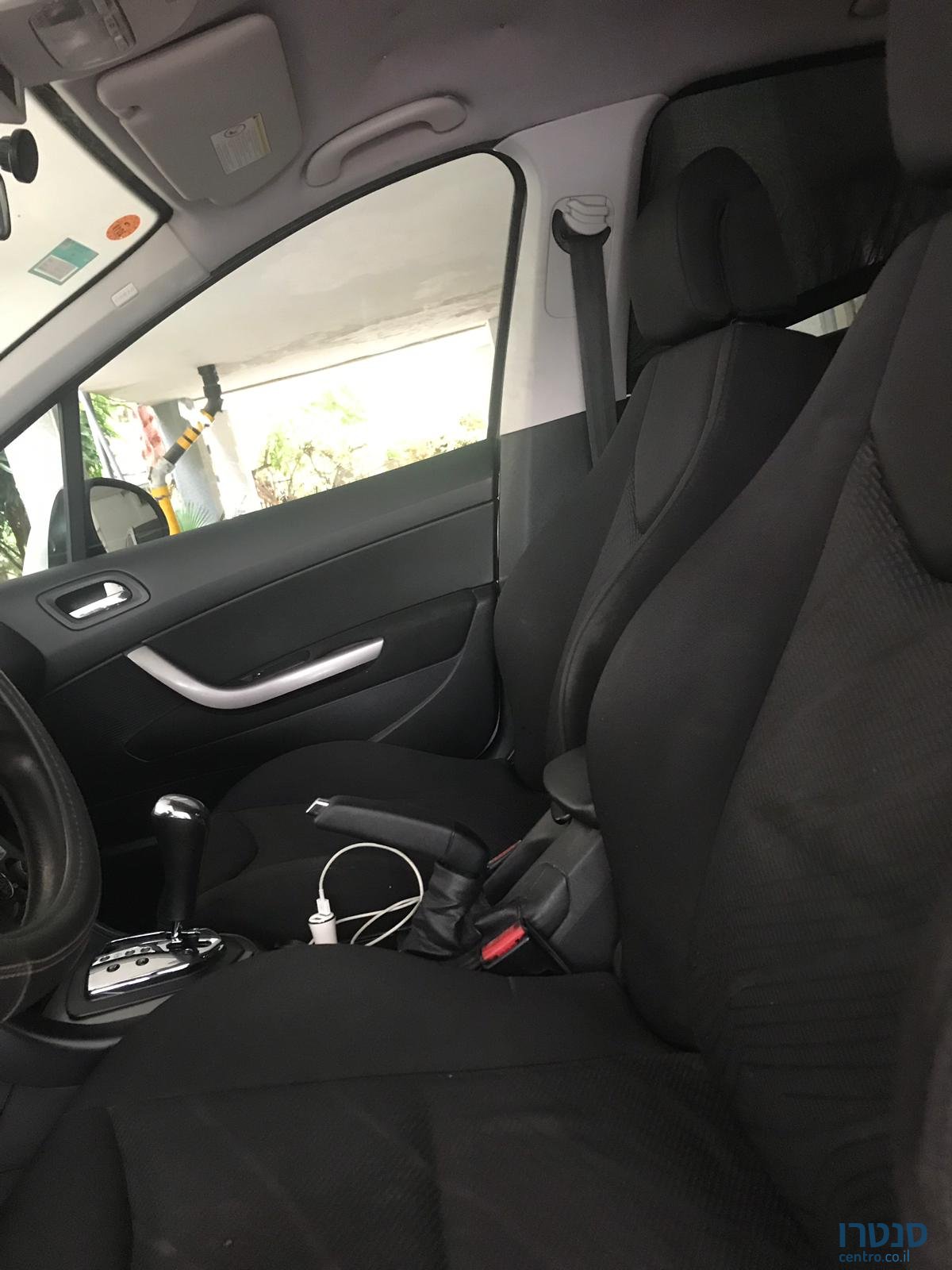 2009' Peugeot 308 photo #7