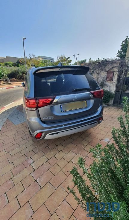 2020' Mitsubishi Outlander מיצובישי אאוטלנדר photo #2