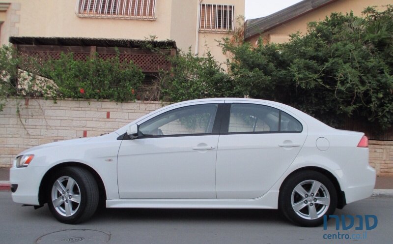 2010' Mitsubishi Lancer photo #2