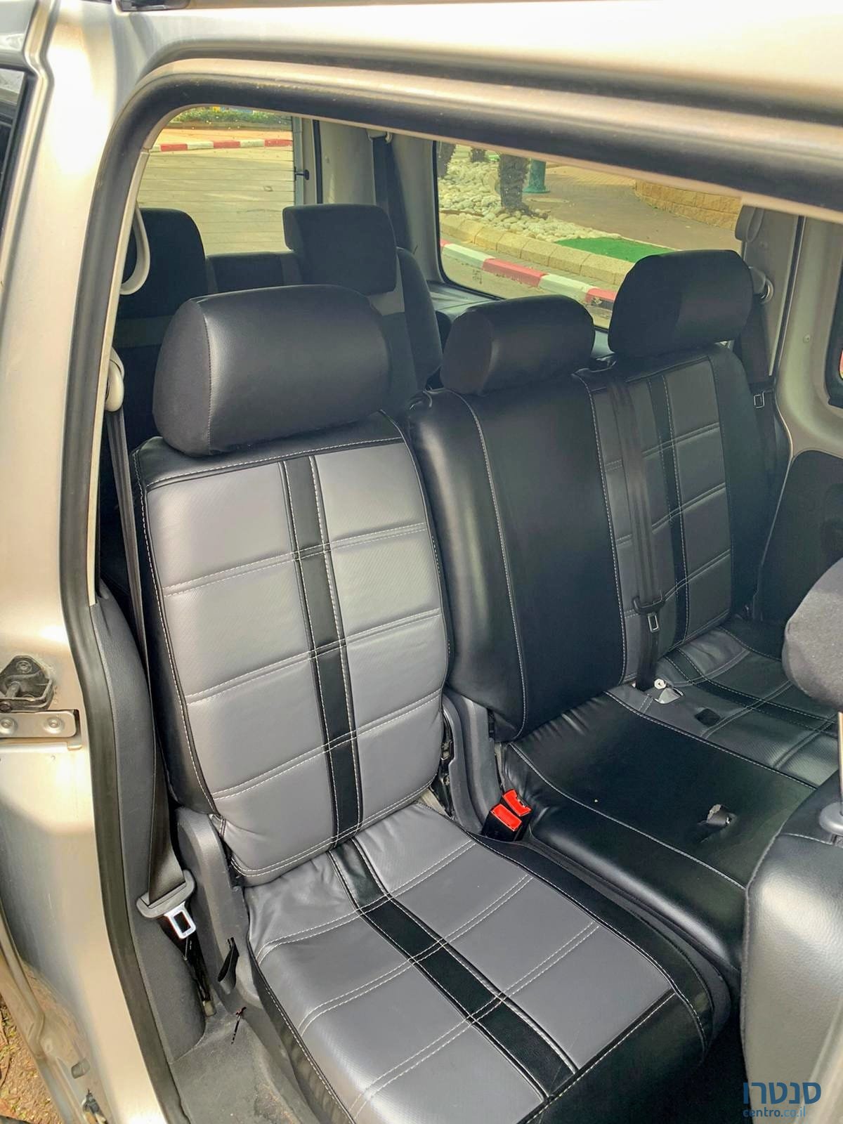 2014' Volkswagen Caddy Maxi Comfortline photo #5