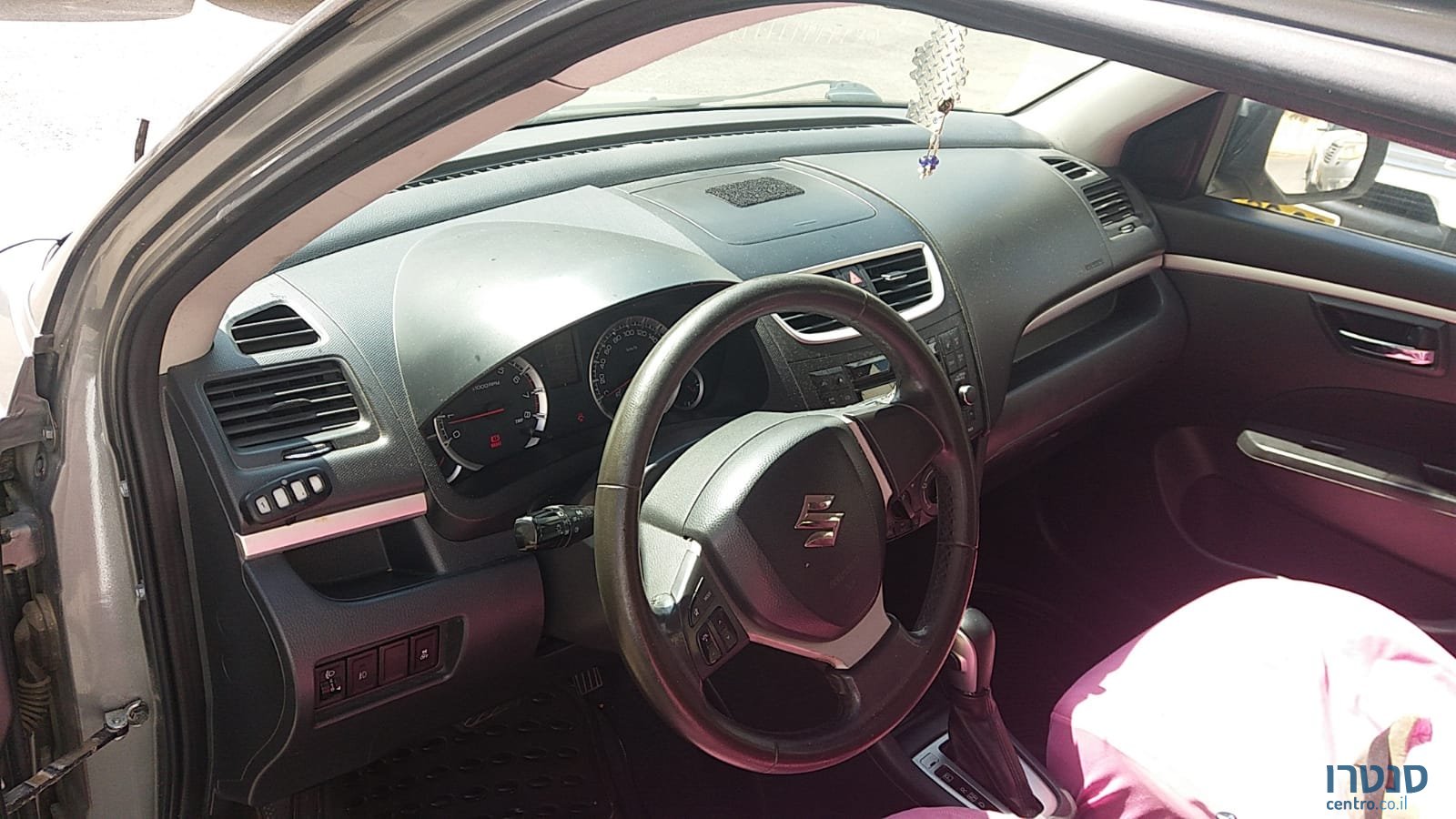 2013' Suzuki Swift photo #3