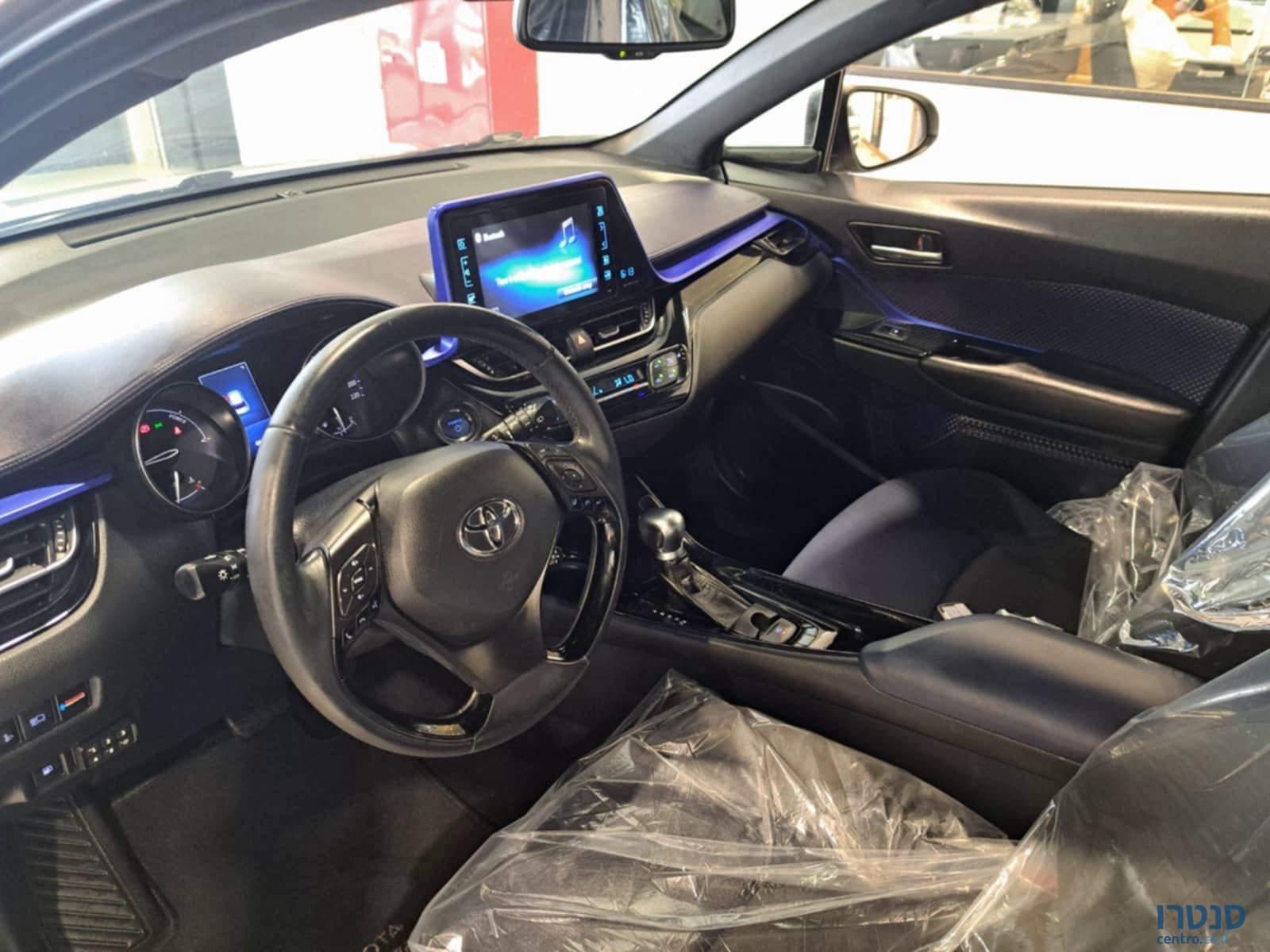 2017' Toyota C-HR photo #5