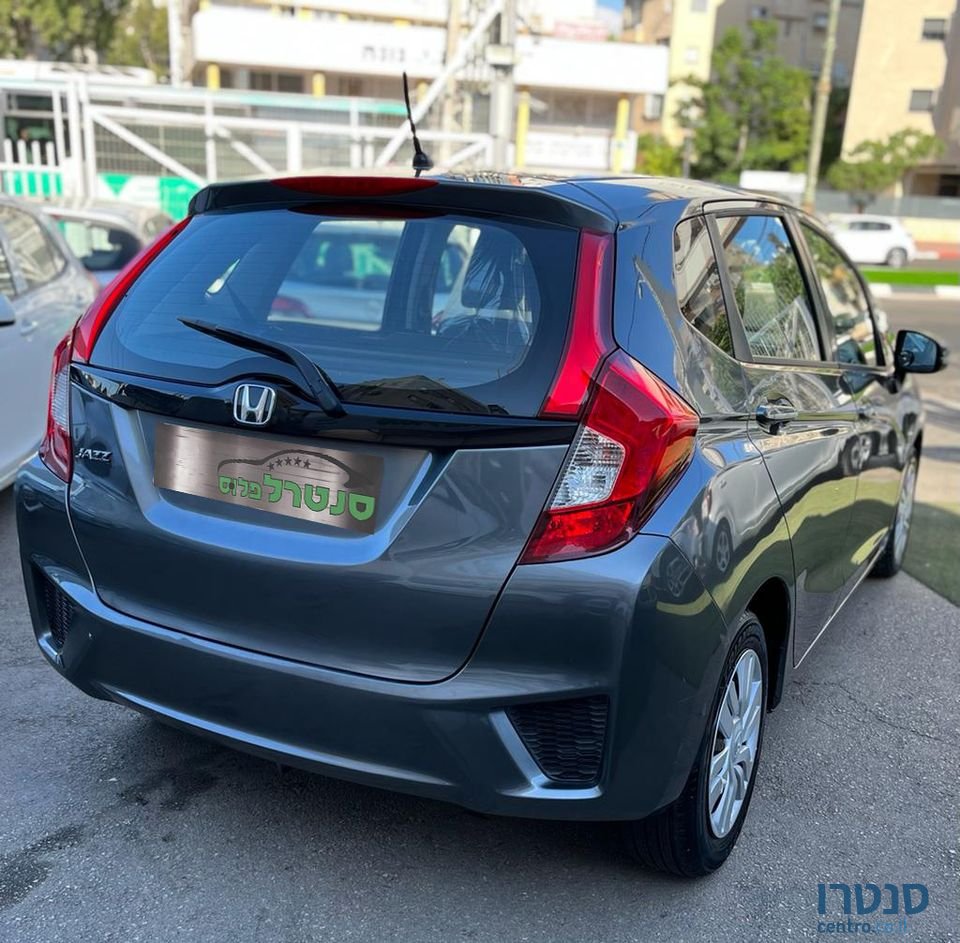 2017' Honda Jazz photo #3