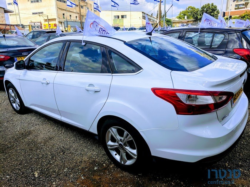 2012' Ford Focus photo #4