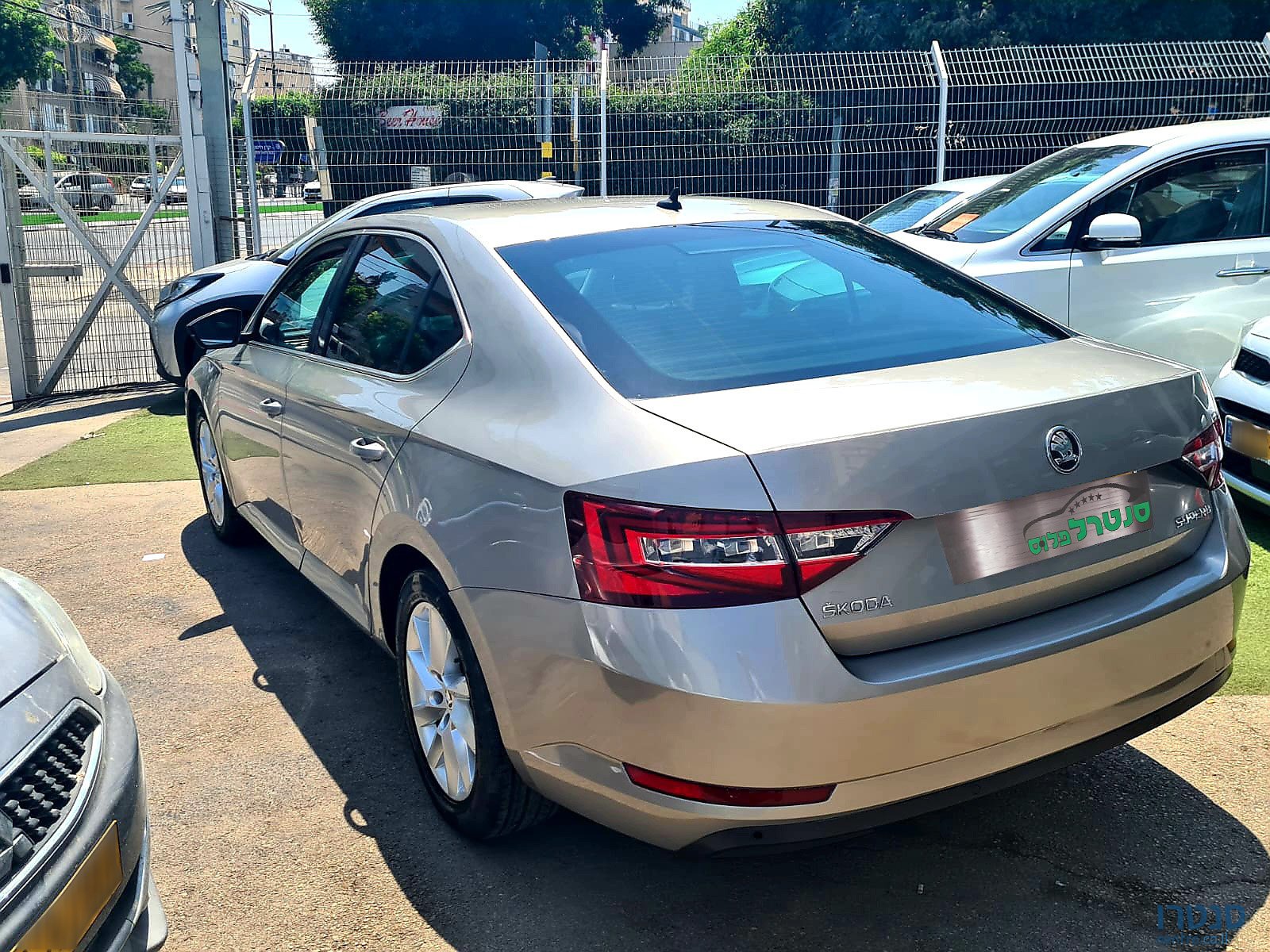 2017' Skoda Superb photo #3