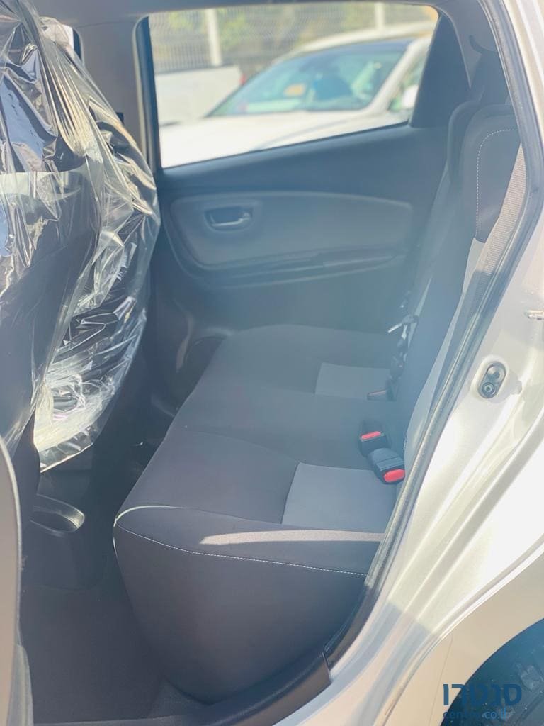 2019' Toyota Yaris photo #3