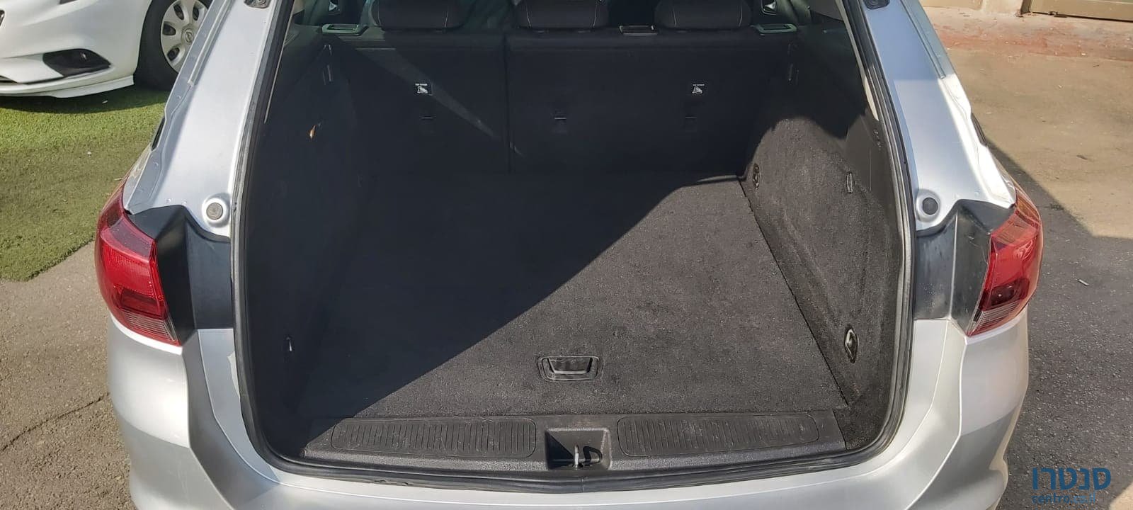 2017' Opel Astra photo #4