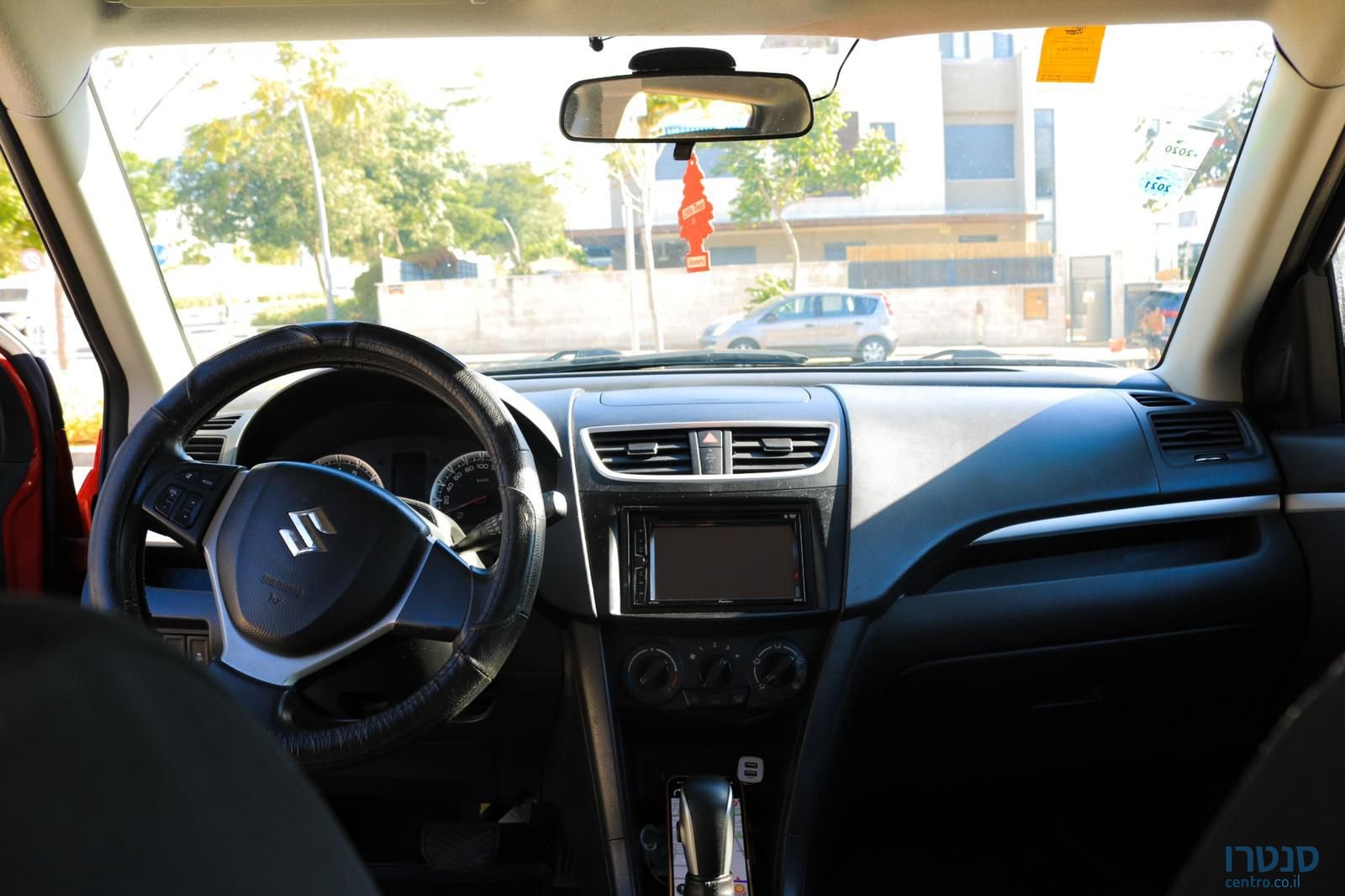 2011' Suzuki Swift סוזוקי סוויפט photo #3