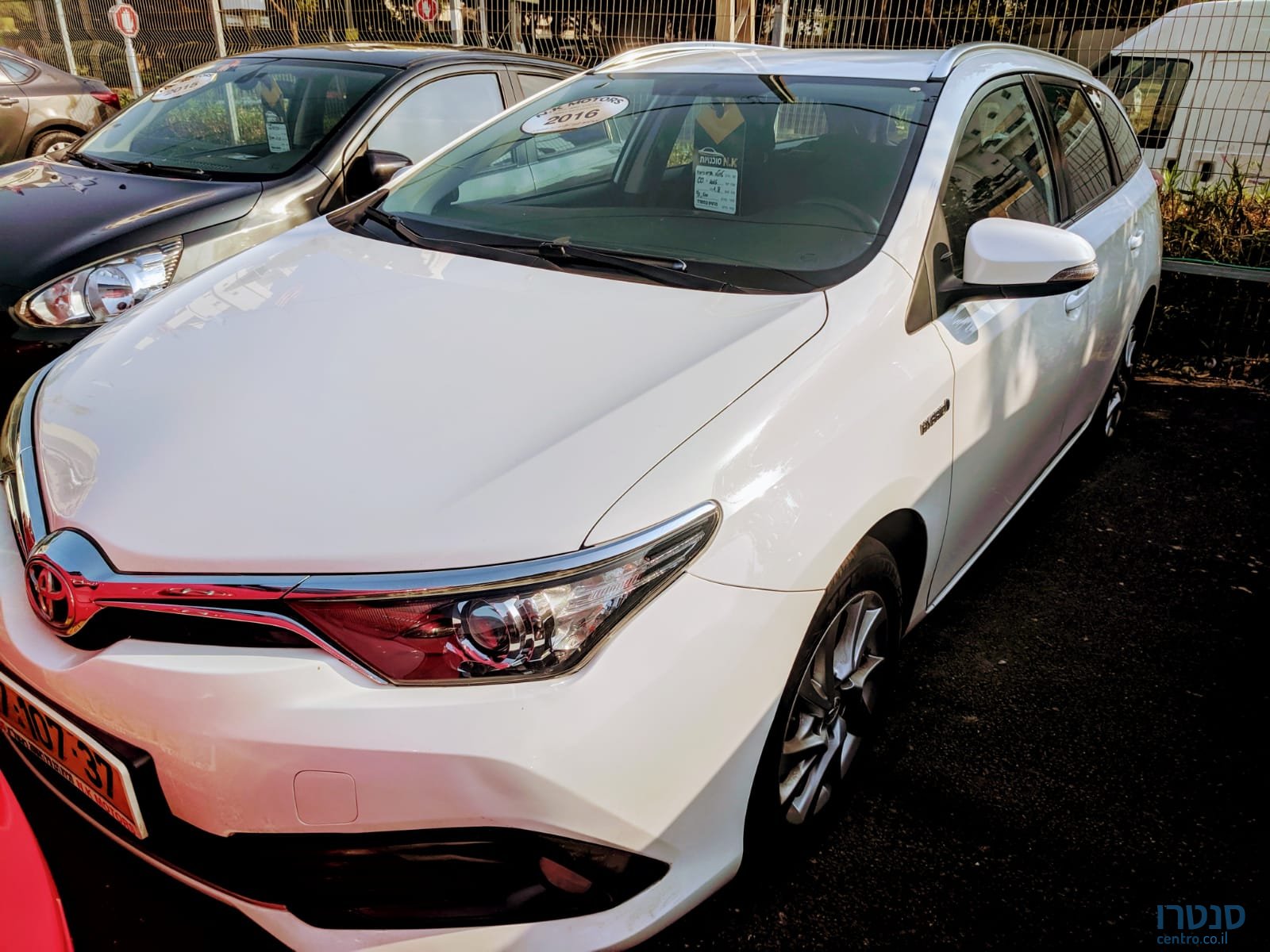 2016' Toyota Auris photo #1