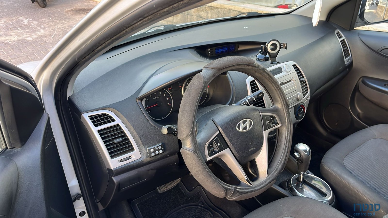 2012' Hyundai i20 photo #2