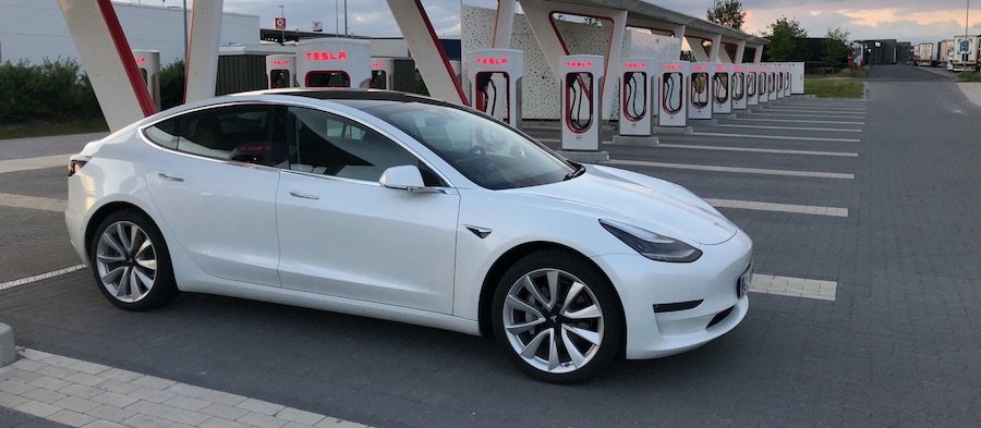 Tesla в очередной раз повышает цену Model 3 в Израиле