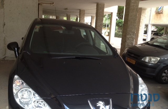 2012' Peugeot 308 photo #2