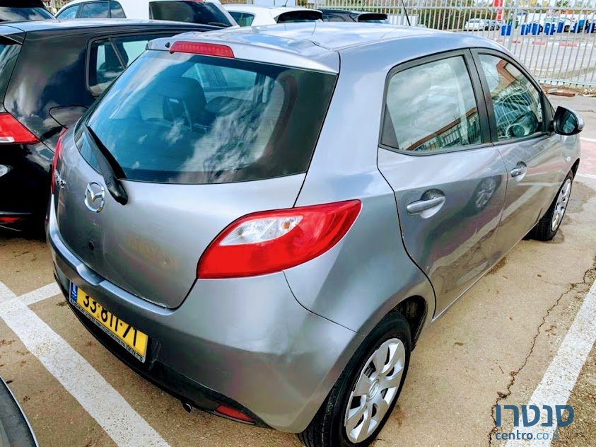 2010' Mazda 2 photo #3