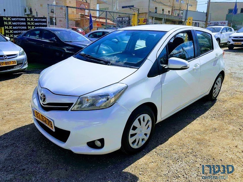 2013' Toyota Yaris photo #1