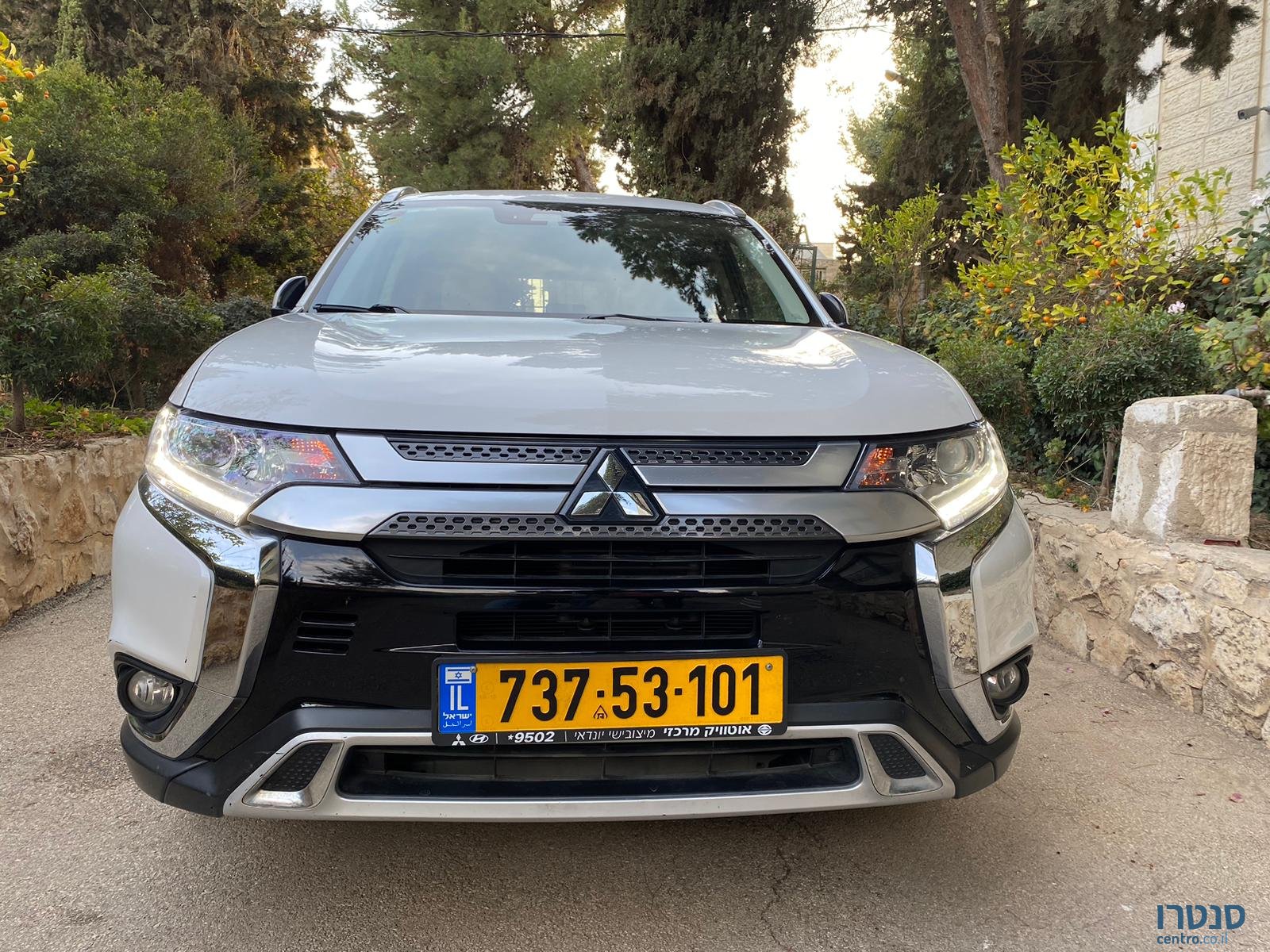 2019' Mitsubishi Outlander Instyle photo #3