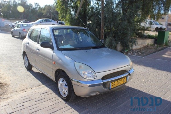 1999' Daihatsu Sirion photo #1