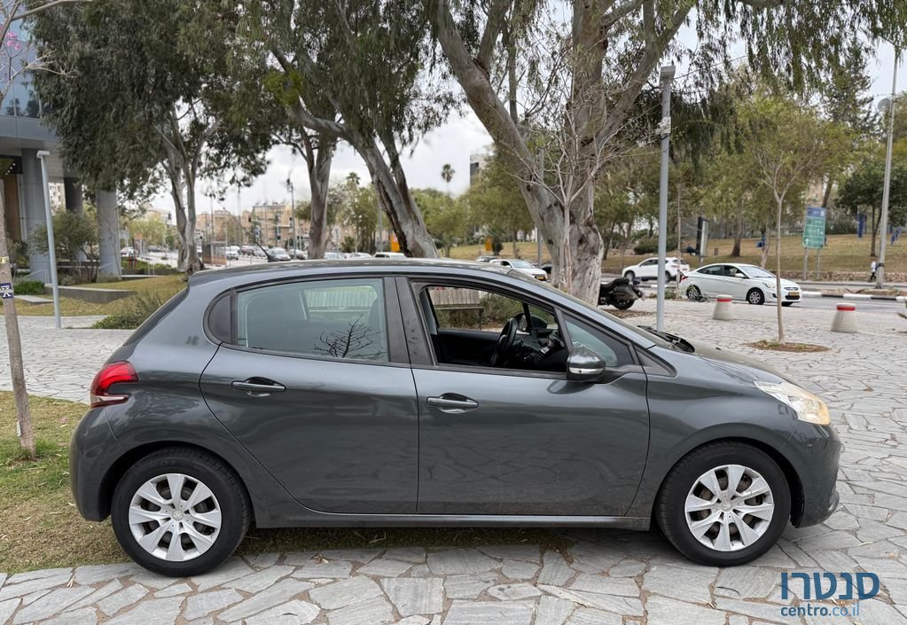 2017' Peugeot 208 פיג'ו photo #5