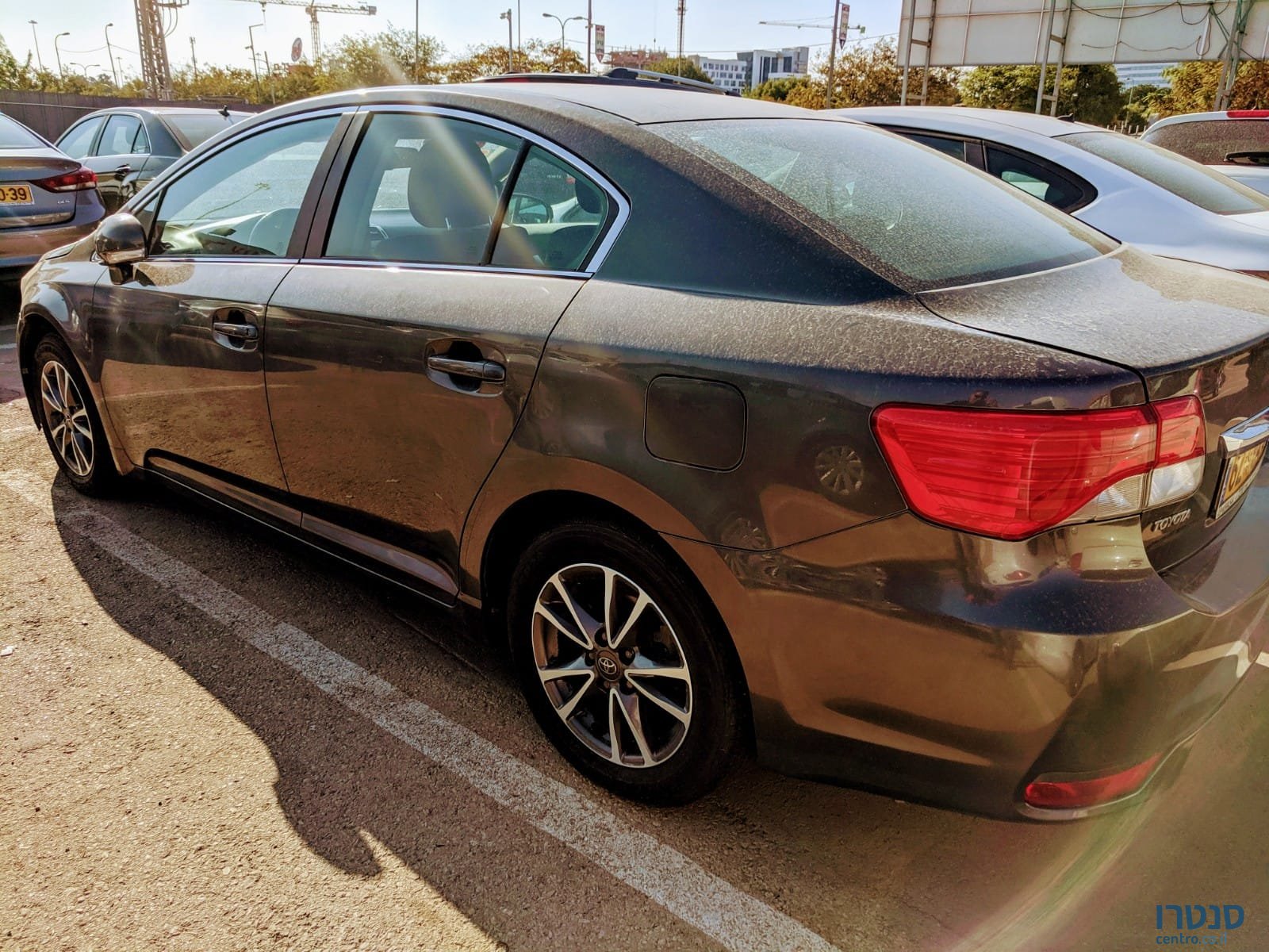 2014' Toyota Avensis photo #2