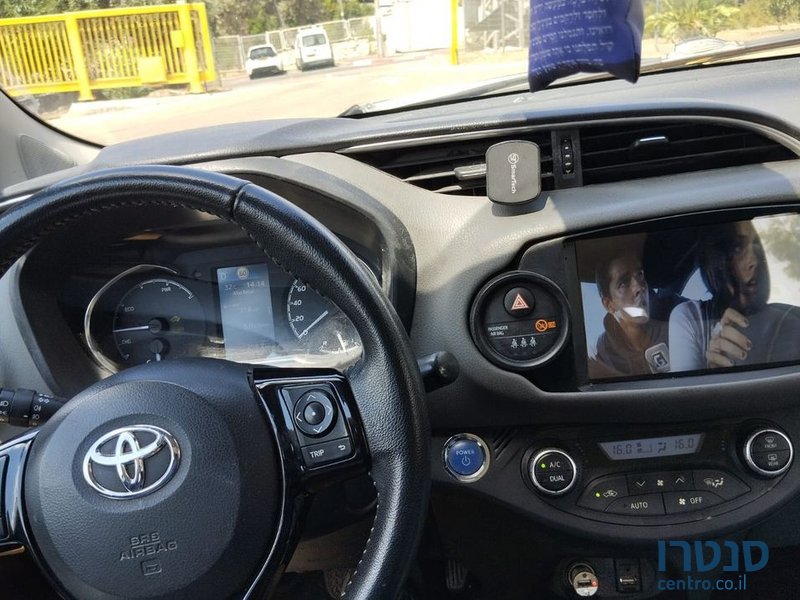 2018' Toyota Yaris טויוטה יאריס photo #3