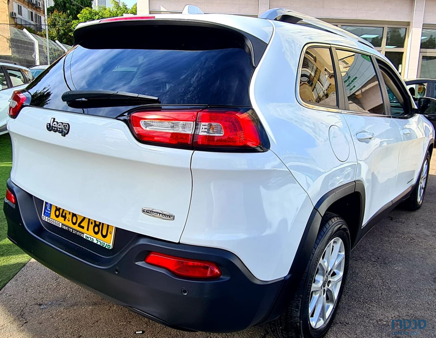 2017' Chrysler Jeep Cherokee photo #3