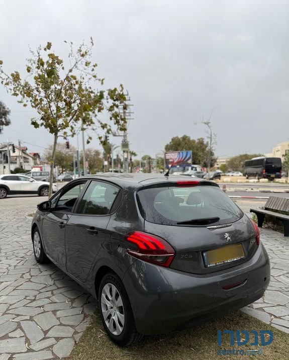 2017' Peugeot 208 פיג'ו photo #3