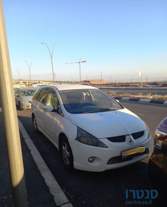 2010' Mitsubishi Grandis מיצובישי גרנדיס photo #6